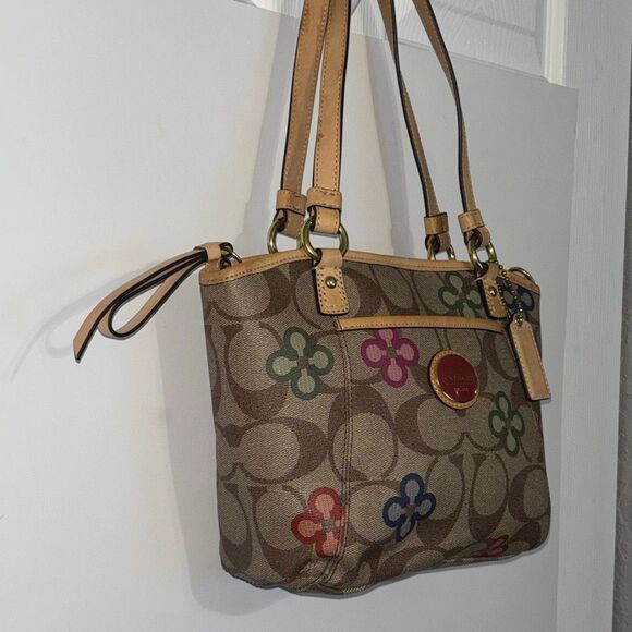 Coach F22226 Y2K Signature Payton Clover Tote (Tan/Signature/Multi) - Picture 4 of 11